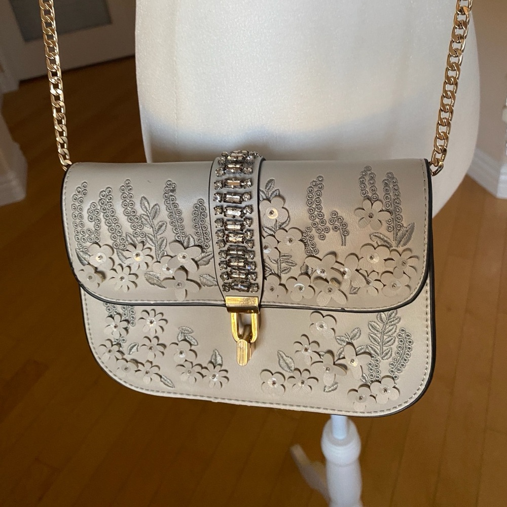 NWOT Topshop Light Gray Rhinestone Floral Embellished Evening Bag Gold Chain